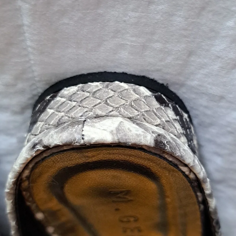 M Gemi snakeskin ballet flats w/ squared off toe 39 (8.5) - Picture 4 of 12